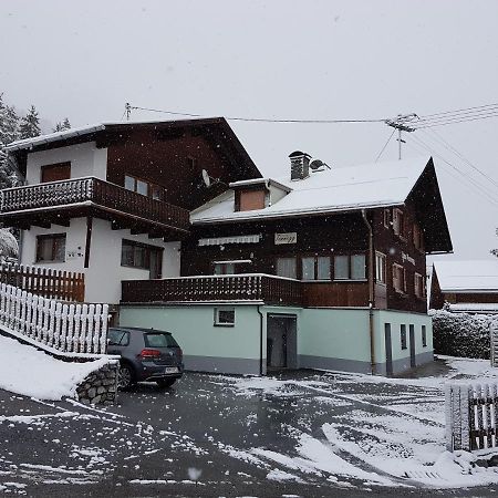 Haus Tannegg Bed & Breakfast เพทท์นอย อัม อาร์ลแบร์ก ภายนอก รูปภาพ