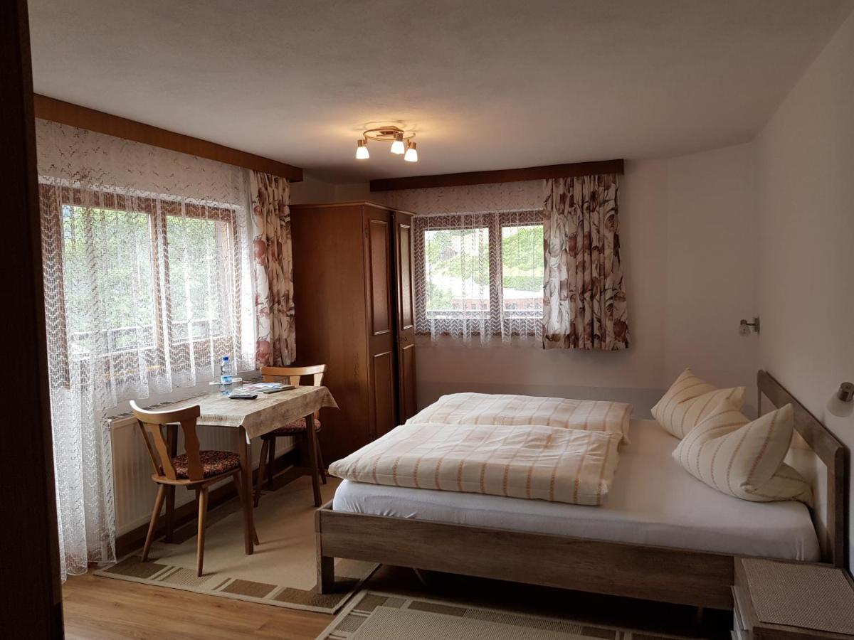 Haus Tannegg Bed & Breakfast เพทท์นอย อัม อาร์ลแบร์ก ภายนอก รูปภาพ