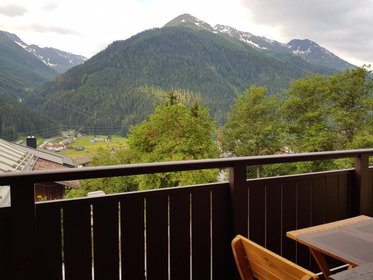 Haus Tannegg Bed & Breakfast เพทท์นอย อัม อาร์ลแบร์ก ภายนอก รูปภาพ