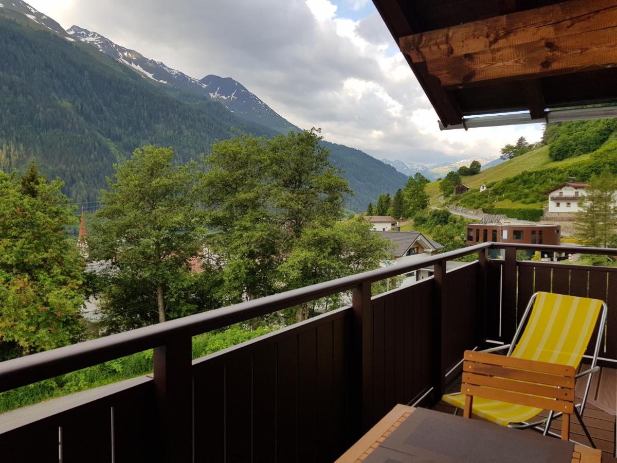 Haus Tannegg Bed & Breakfast เพทท์นอย อัม อาร์ลแบร์ก ภายนอก รูปภาพ